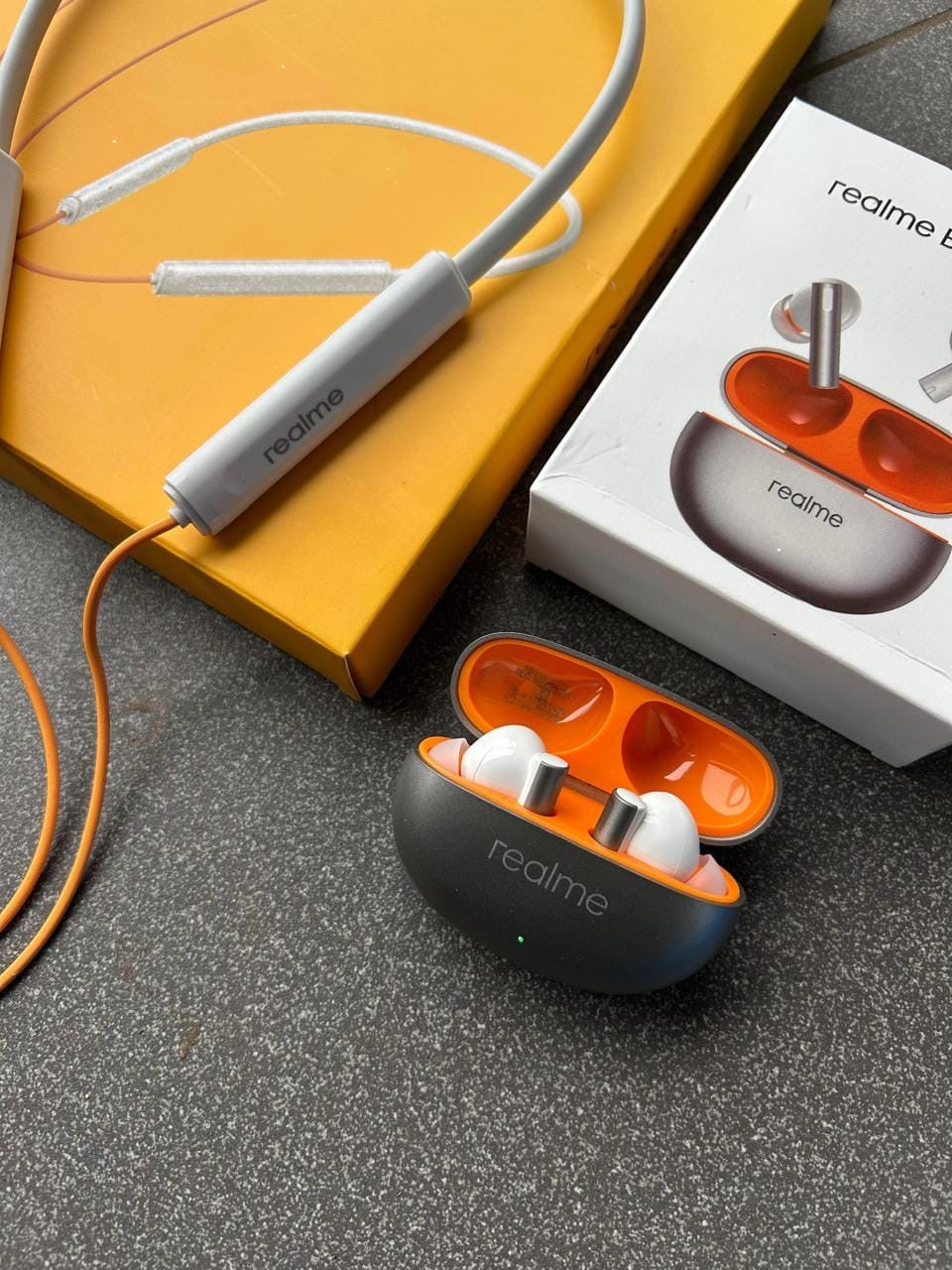 Realme Air 6 + Wireless 5 ANC combo